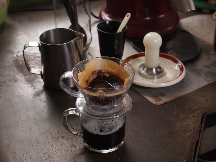 proses kopi menggunakan metode v60 ini sangat dikenal oleh banyak orang.