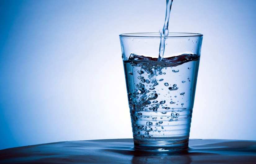minum air mineral