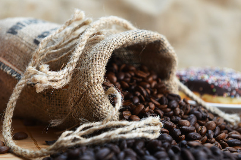biji kopi ini akan digiling dan diseduh, sehingga dapat diminum sebelum berolahraga