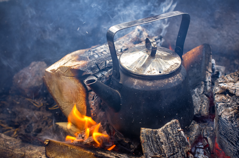 kopi tradisional dengan kayu