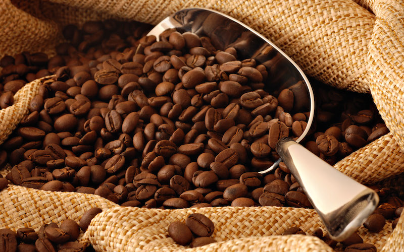 biji kopi dalam karung