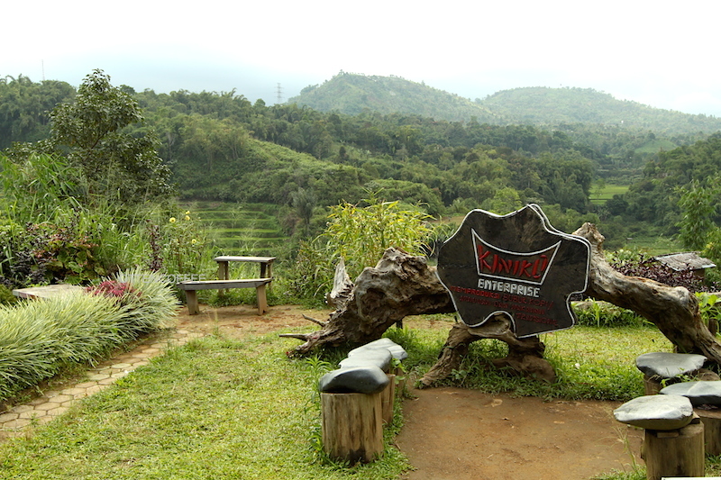Ngopi nikmat sepaket dengan pemandangan indahnya