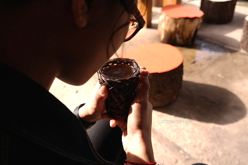 Seruput kopi Kiniko selagi hangat