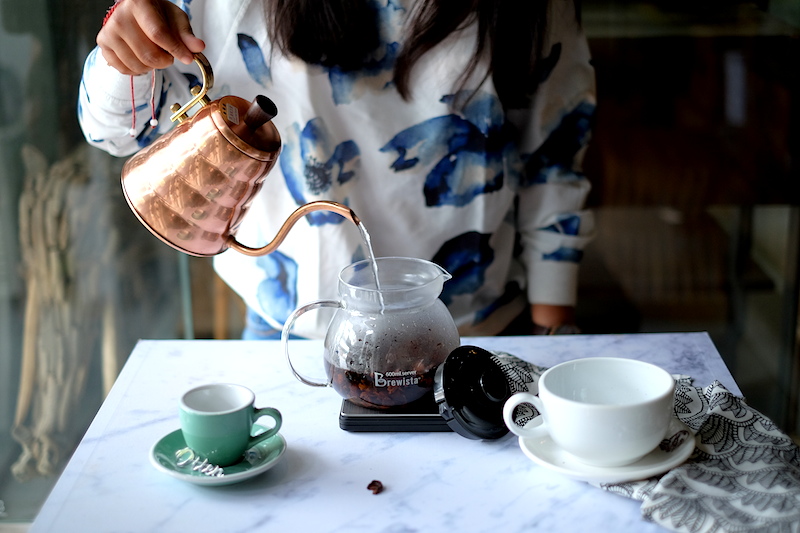 Menggunakan 450 gram air untuk 25 gram cascara.