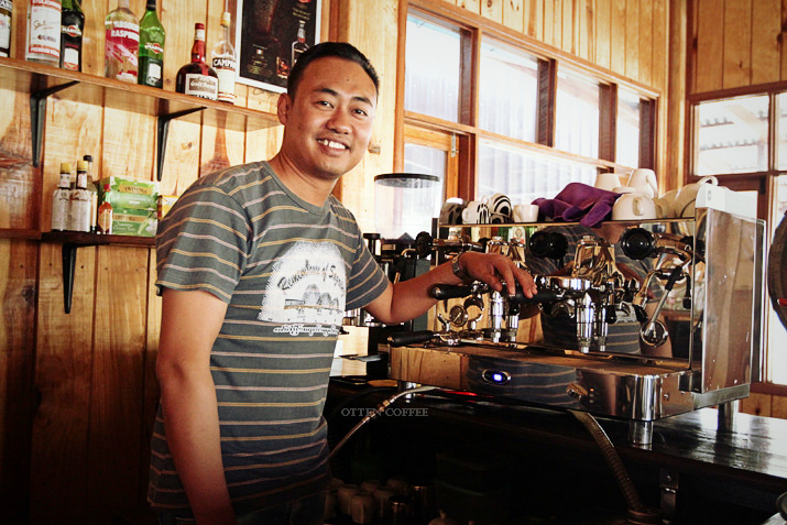 Pemilik kedai yang ramah