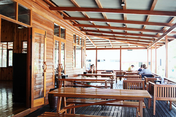 suasana-di-teras-luar