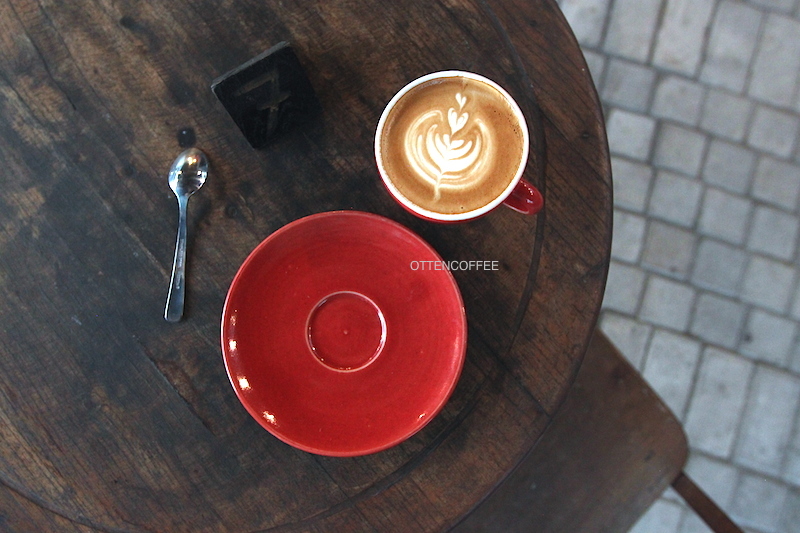 Secangkir cappuccino tak pernah salah.
