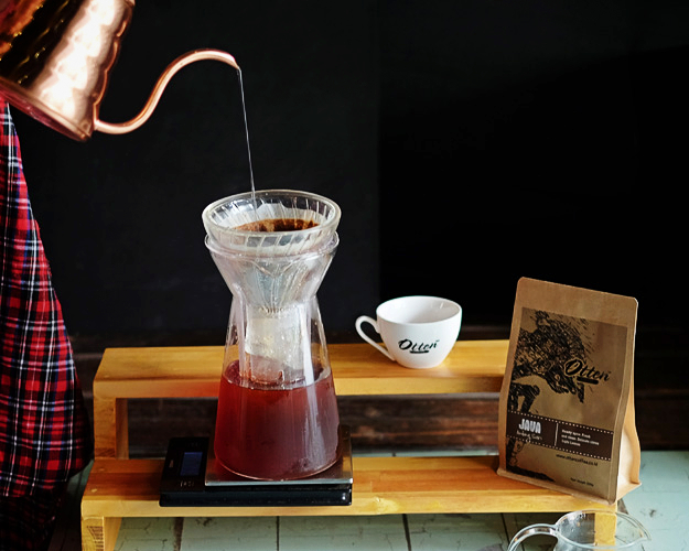 tuang air panas ke hario v60 glass