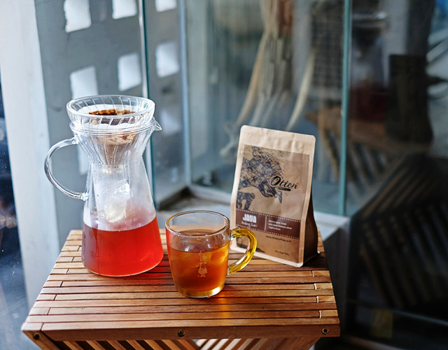 sajikan kopi dingin