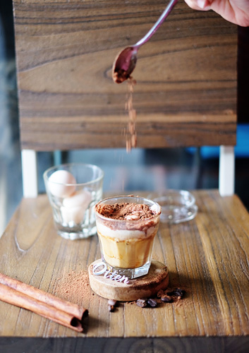 tuangkan-bubuk-kopi