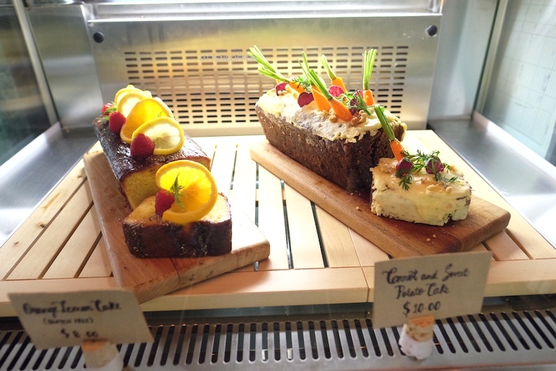 Tinggal pilih cake dan dessert kesukaanmu!