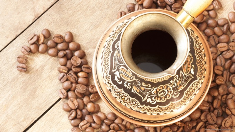 membuat kopi dengan alat kopi turki