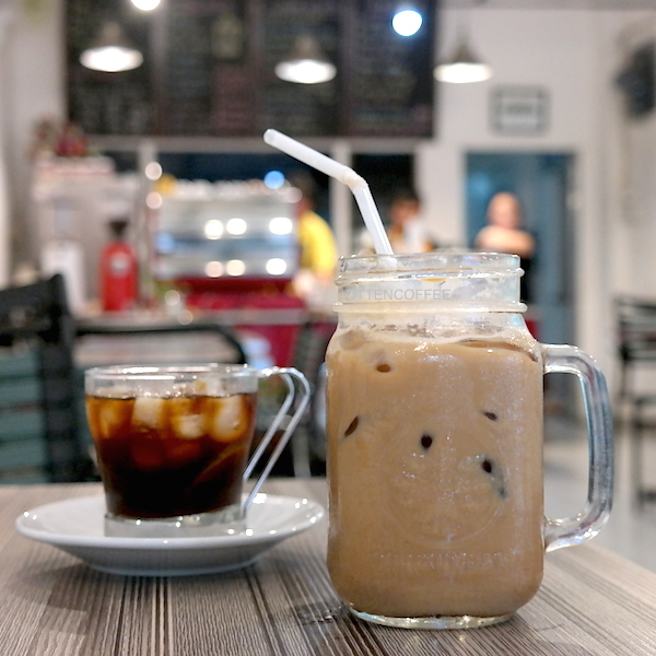 Ini nih Cucumber Iced Latte andalan Coffeeholic!
