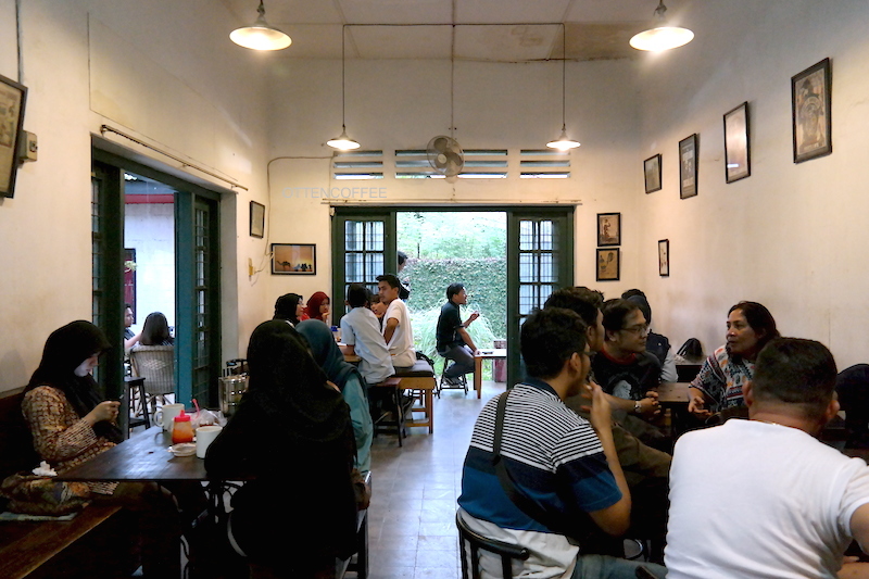 Omerta tak pernah sepi. Tak pernah disinggahi sunyi.