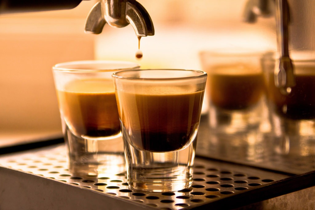 espresso yang dihasilkan oleh mesin espresso