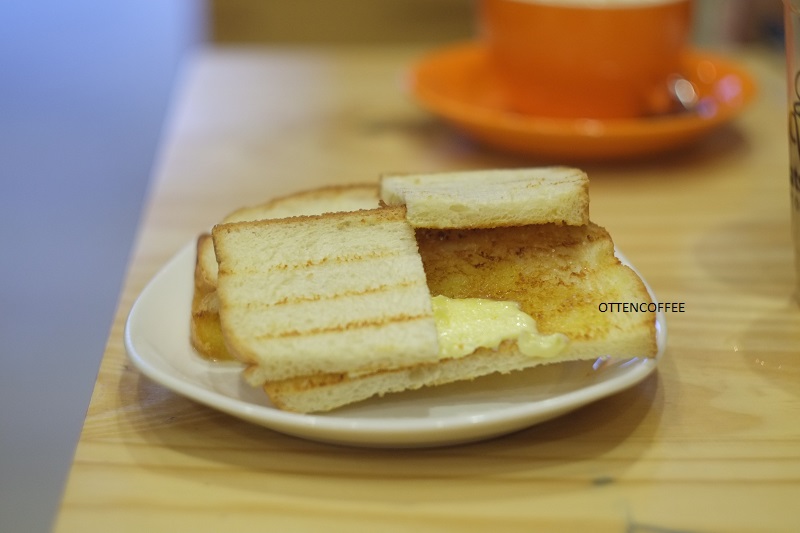 Butter Sugar Toast, teman asik buat ngopi.