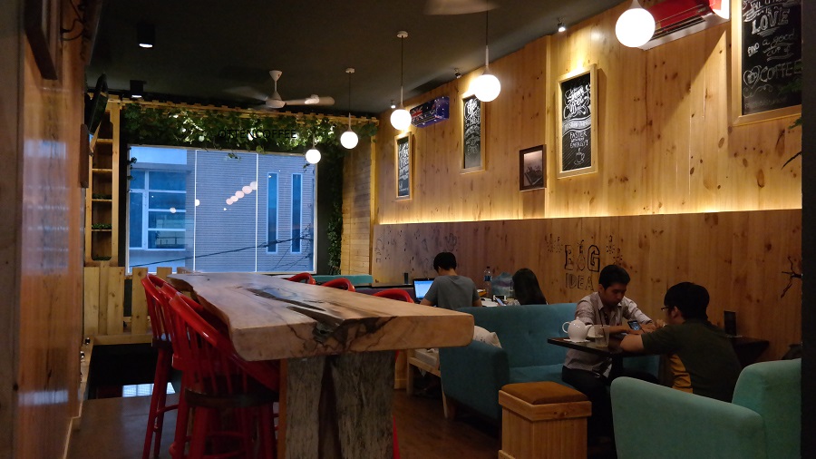 Ruangan lantai 2 Chatswood yang tak kalah asik buat nongkrong.