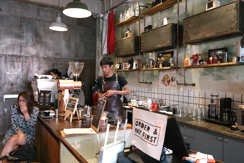 Coffee bar tempat segala nikmat dilahirkan.