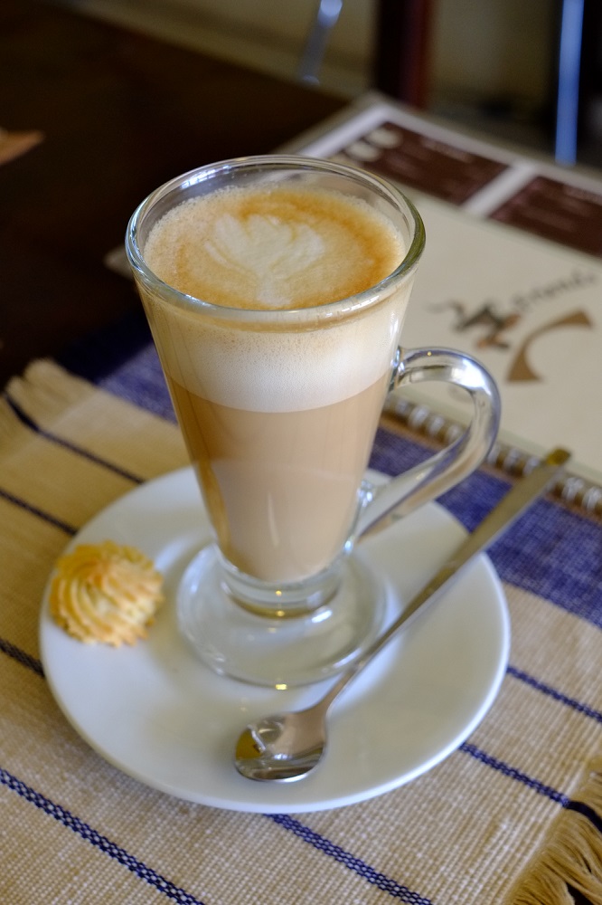 Cafe latte, guys!