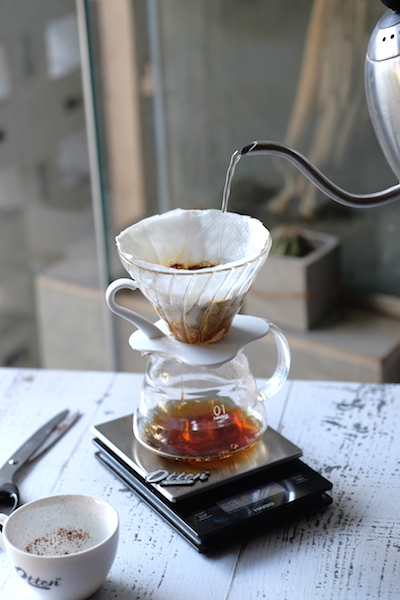 seduh-kopi-dengan-tisu