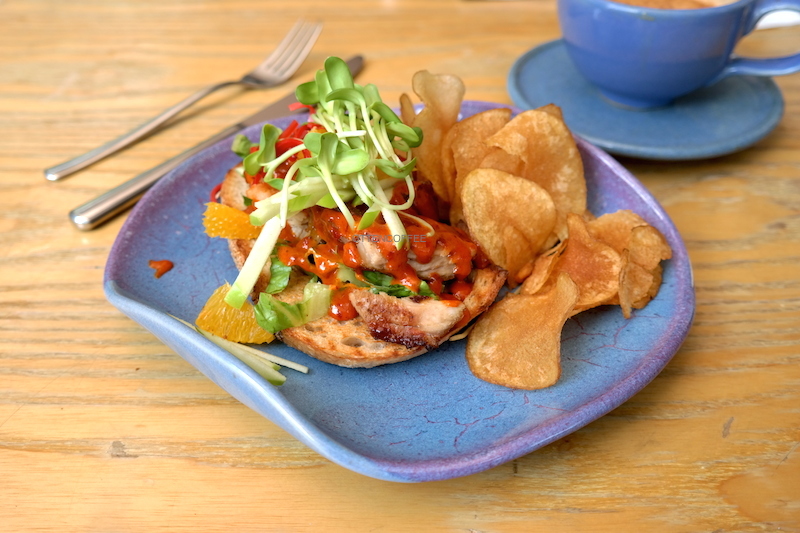Spicy Chicken yang nikmatnya melesatkan kebahagiaan!