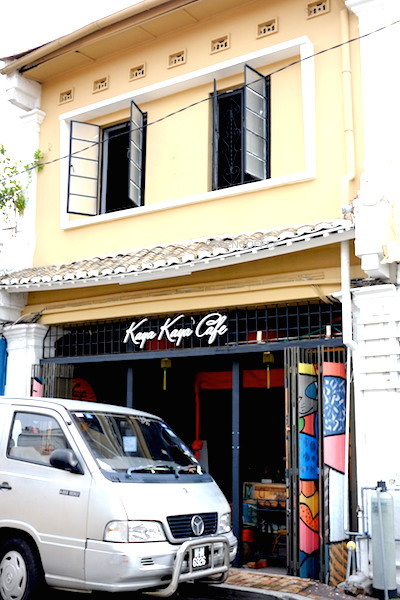 Kaya Kaya Cafe yang berada di tempat yang sangat turistik.