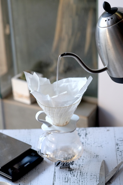 seduh-kopi-dengan-tisu