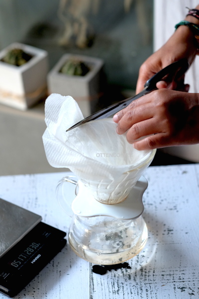 seduh-kopi-dengan-tisu