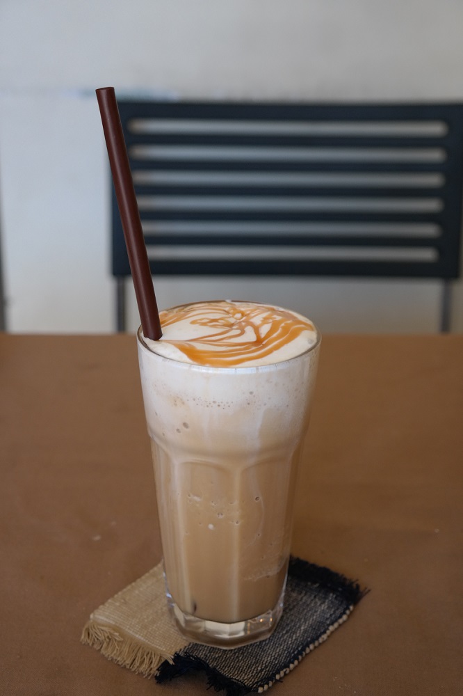 Iced caramel frappuccino-nya segar!