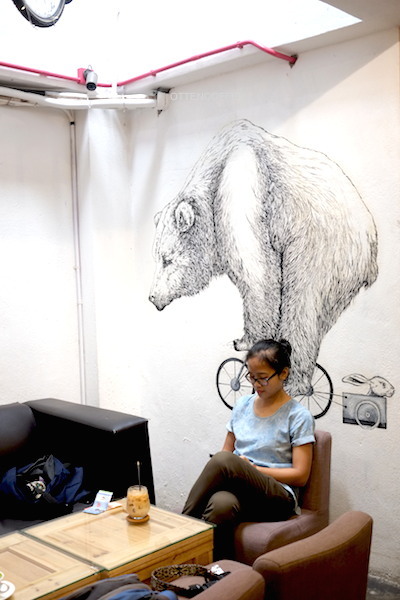What a cute mural.