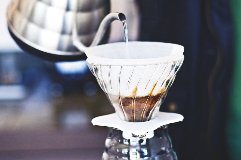 menyeduh kopi sendiri