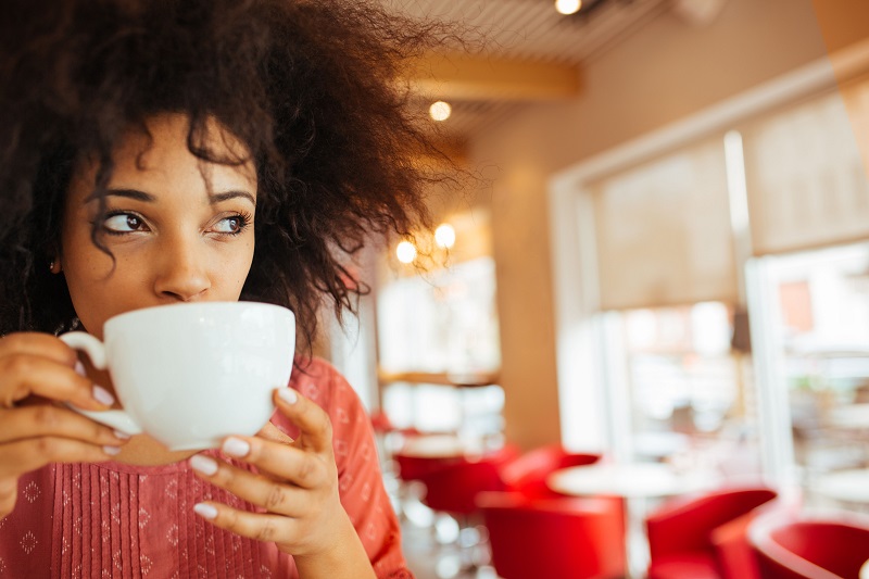 drinking-hot-chocolate-534334776-57ba68c65f9b58cdfd4b4808
