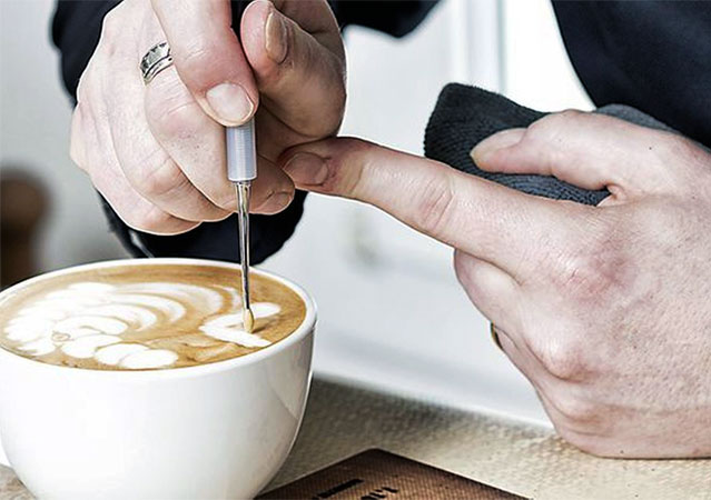 membuat latte art menggunakan latte art pen