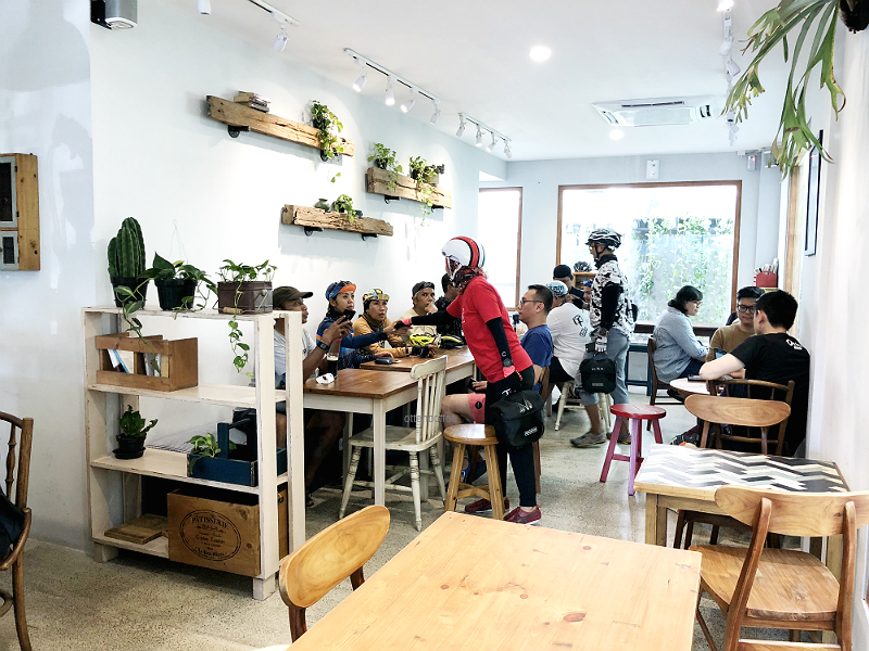 suasana kedai kopi