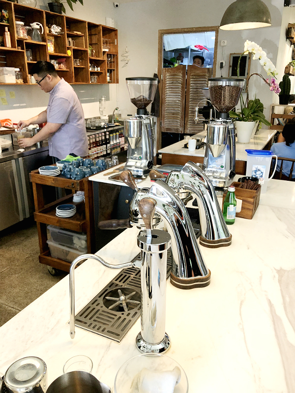 suasana bar kopi