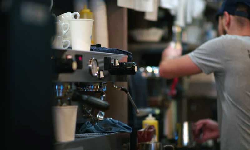 kalibrasi mesin espresso untuk mengetahui apakah hasilnya konsisten atau tidak