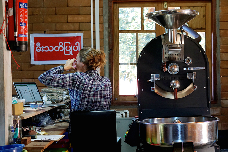 sangrai biji kopi
