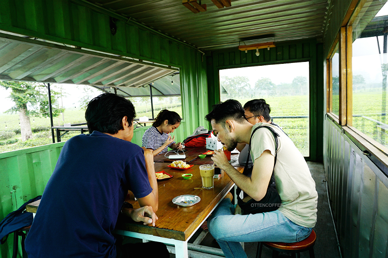 buka bersama di cafe kopi