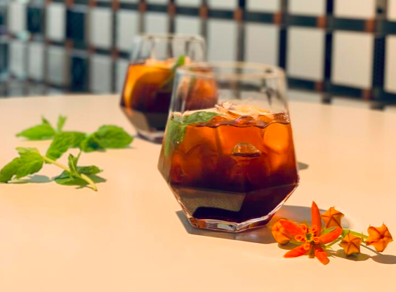 segelas kopi dingin