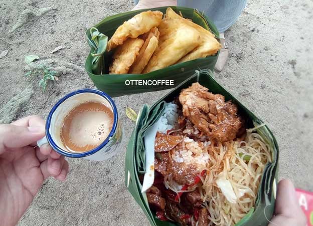 kopi sanger dan pisang goreng