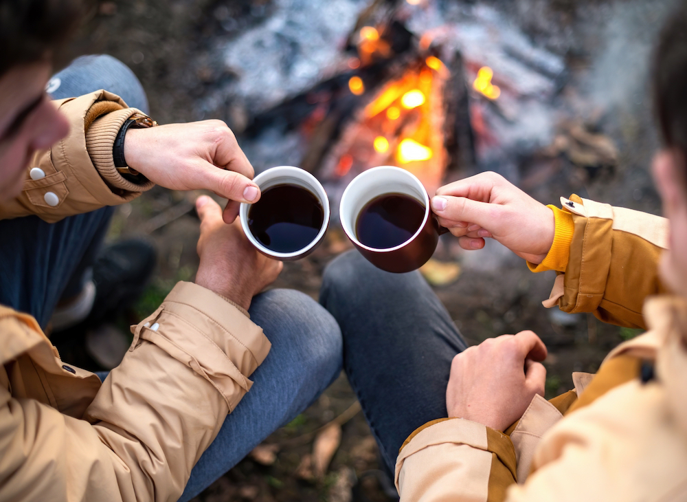 Saat istirahat, minum kopi jadi alternatif kamu untuk menenangkan diri.