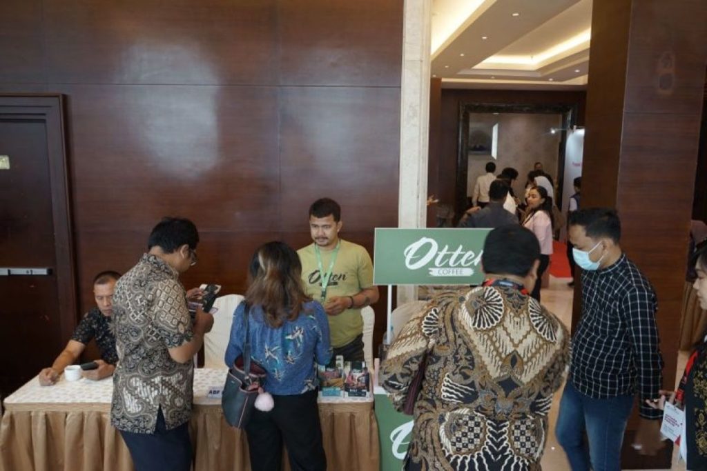 otten coffee memberikan informasi manfaat kopi ke peserta Antara Business Forum