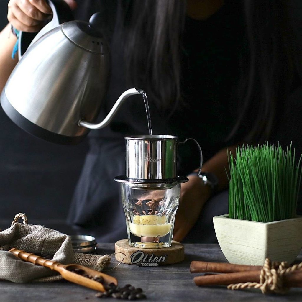 Coffee Drip dari Vietnam ini merupakan alat kopi paling penting ketika ingin membuat kopi vietnam drip dingin maupun panas