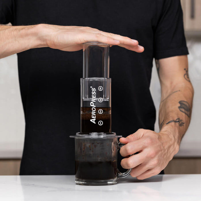 Aeropress adalah alat seduh kopi yang menggunakan teknik vakum