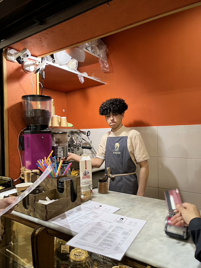 meja bar di bowler coffee roastery