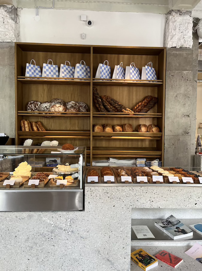 deretan roti di cafe bakery kazakhstan