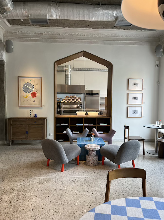 interior cafe bakery di kazakhstan