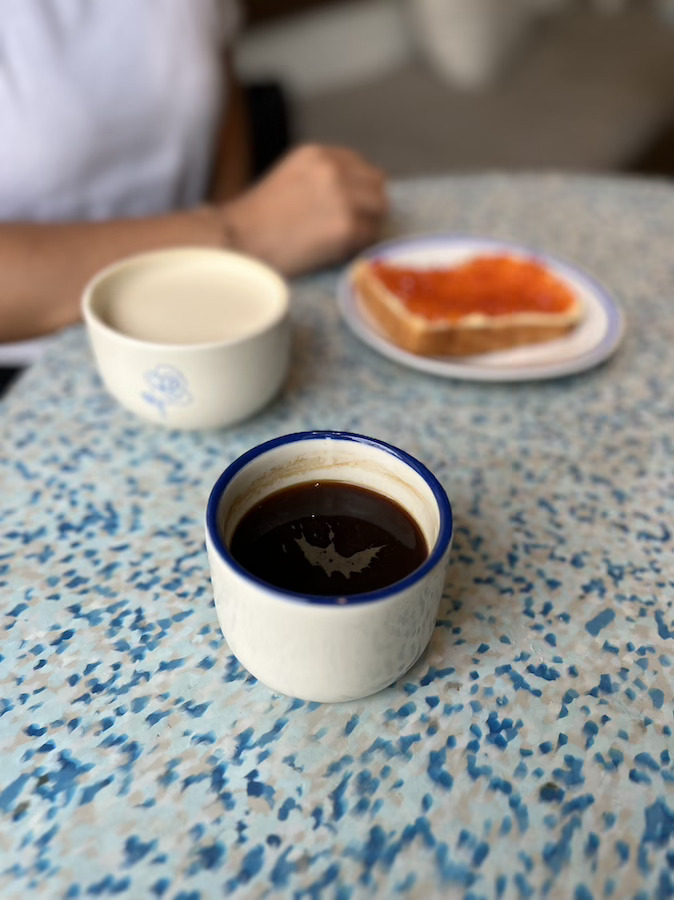 secangkir kopi hitam di cafe bakery kazakhstan