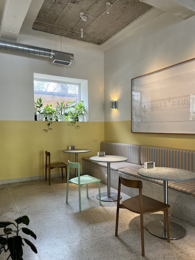 interior cafe di kazakhstan