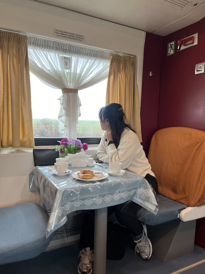cafe di dalam kereta KAZAKHSTAN